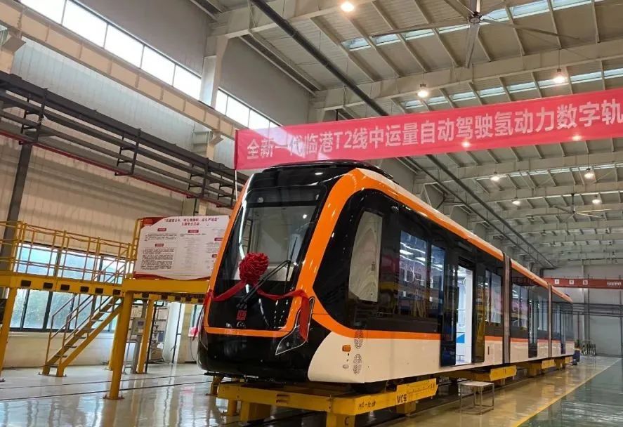 全球首辆氢动力数字轨道胶轮电车下线,加氢15分钟，续航1000公里！